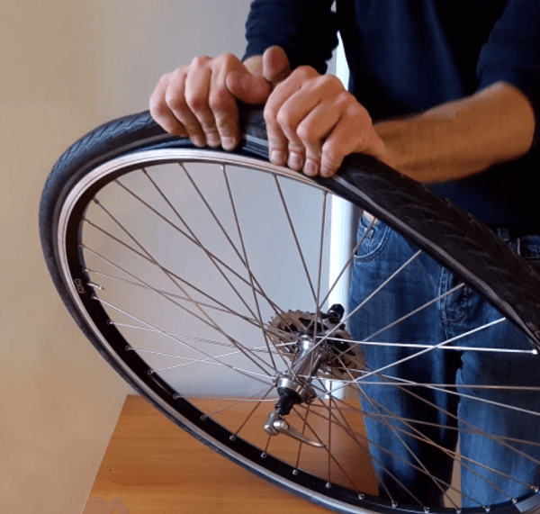 Tuto] Comment enlever une roue de vélo et remonter un pneu